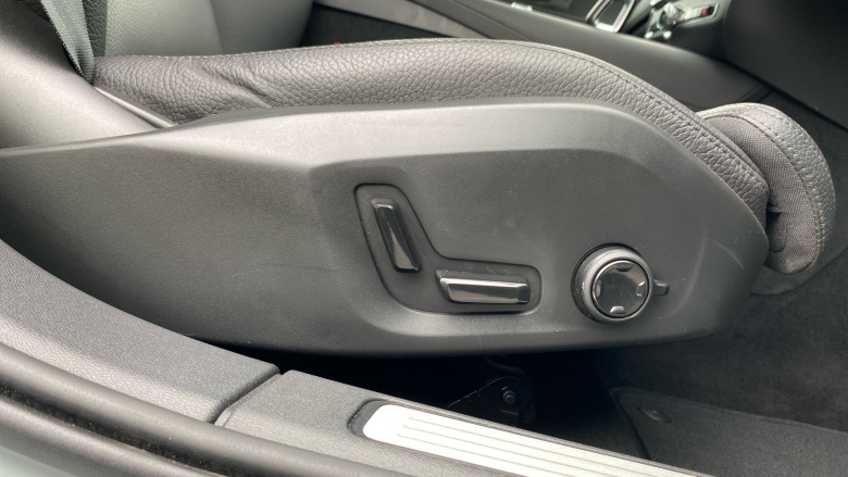 Volvo V60 2.0 T6 [350] PHEV Plus Dark 5dr AWD Auto Estate
